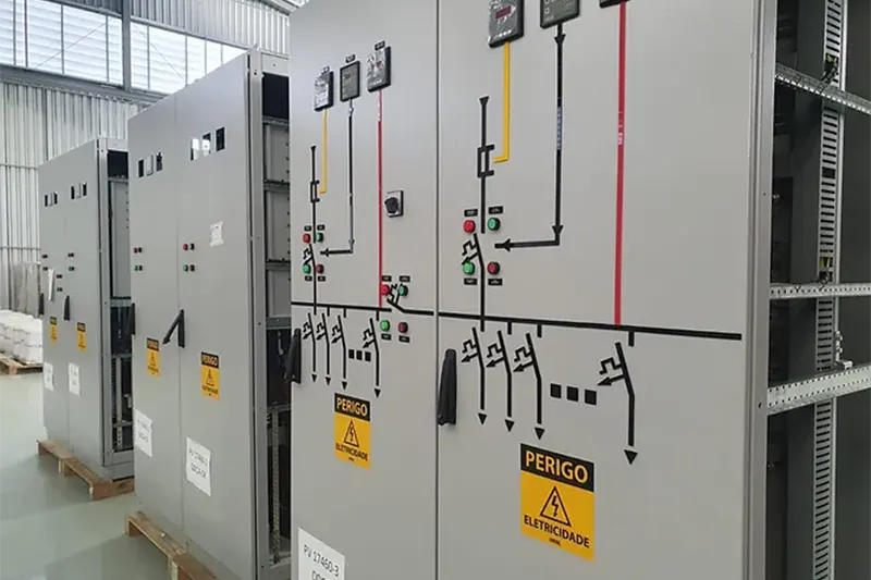 أهمية اللوحات الكهربائية AC/DC في كفاءة وموثوقية الأنظمة الكهربائية
